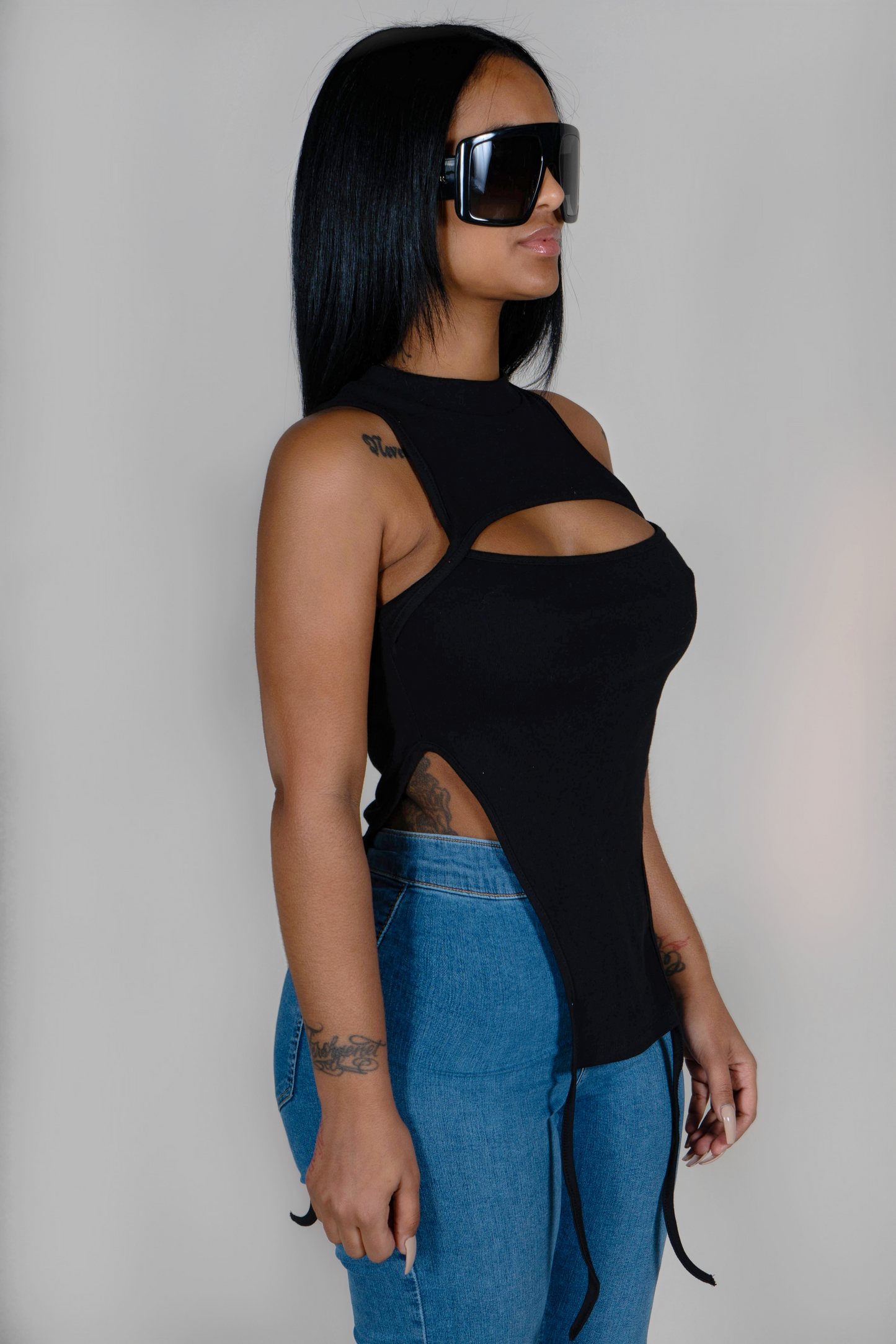 BLACK CUT OUT TOP